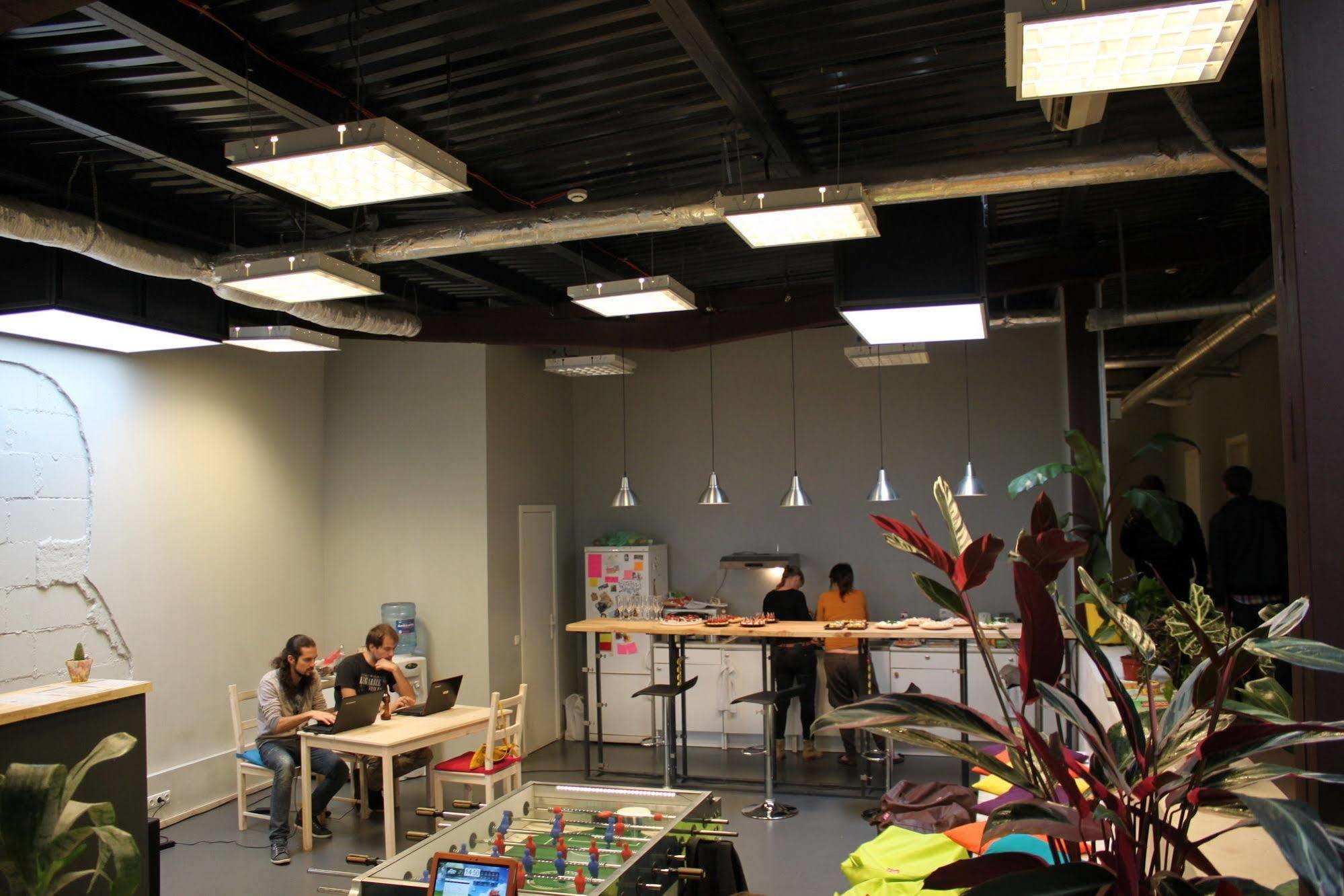 Fabrika Hostel Вильнюс Экстерьер фото