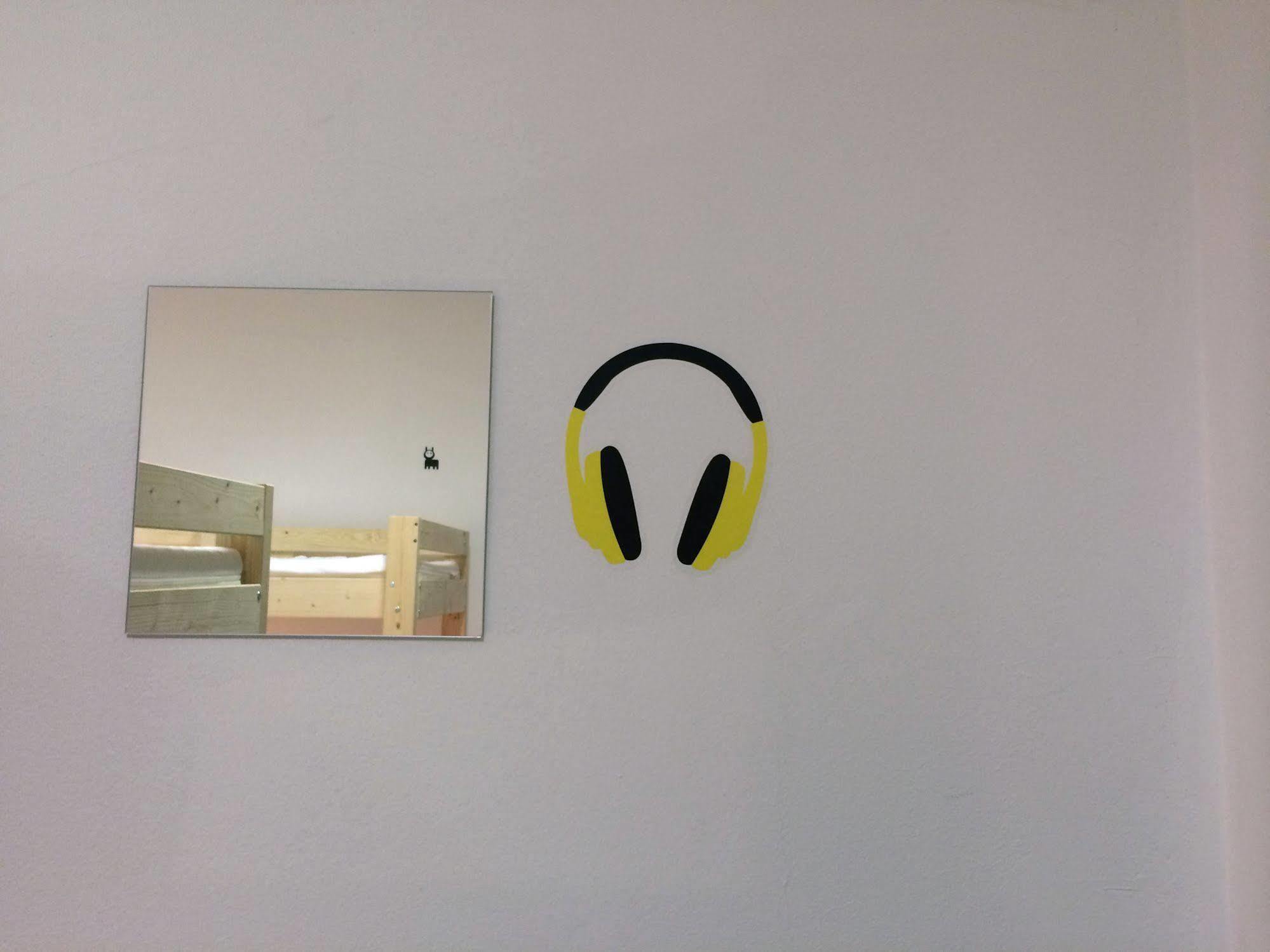 Fabrika Hostel Вильнюс Экстерьер фото